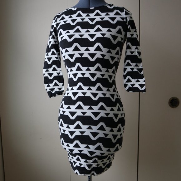Geometric Pattern Bodycon Dress - Picture 6 of 10